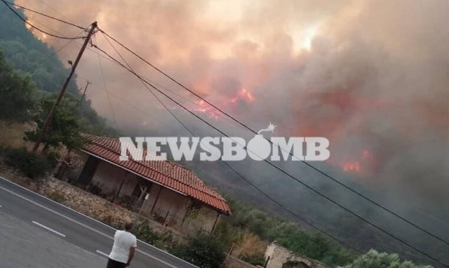 Φωτιά ΤΩΡΑ: Συγκλονιστικές εικόνες από την πύρινη κόλαση της Μάνης - Κρίσιμες οι επόμενες ώρες