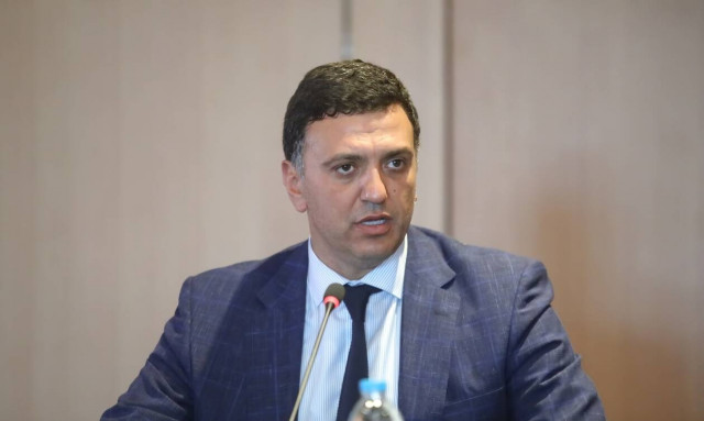 Βασίλης Κικίλιας: Η ΕΕ βρίσκεται κοντά και σε άλλα εμβόλια 