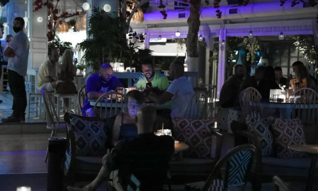 Κορονοϊός: «Μεταναστεύουν» για τη νυχτερινή τους διασκέδαση οι Αθηναίοι