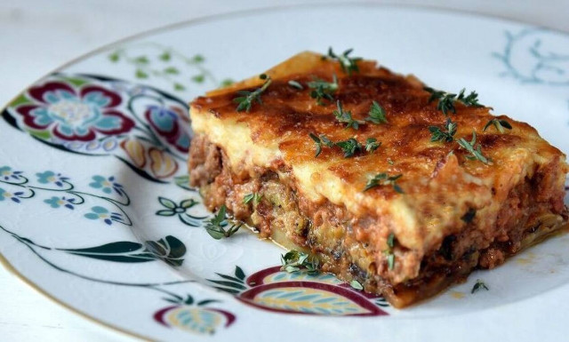 Πεντανόστιμος μουσακάς από τον Άκη Πετρετζίκη