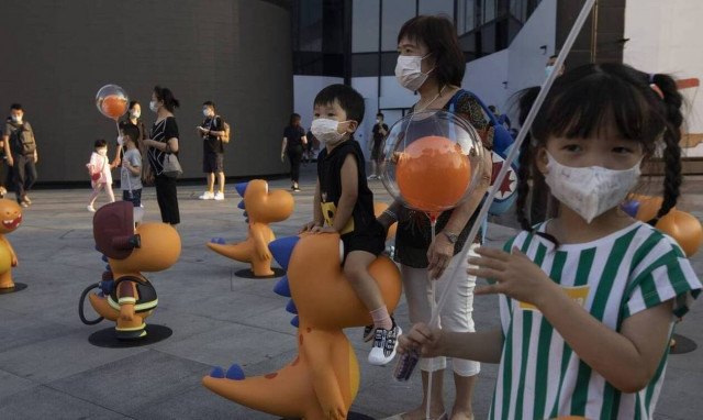 Κορονοϊός - ΠΟΥ: Τα παιδιά από 12 ετών και άνω πρέπει να φορούν μάσκα