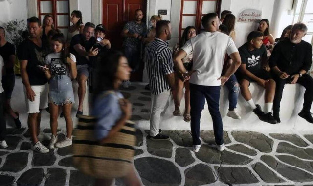 Κορονοϊός: Πέφτουν «βροχή» τα πρόστιμα στη Μύκονο 