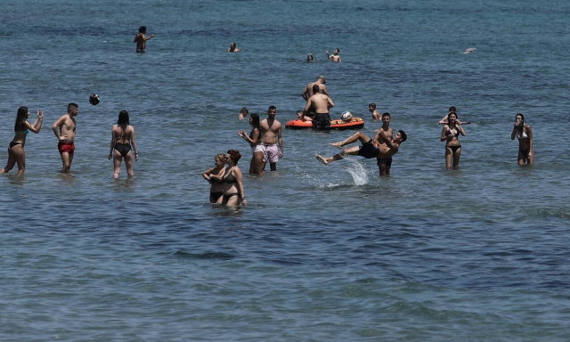 Καιρός: Στο «κόκκινο» σήμερα ο υδράργυρος - Θα αγγίξει 38άρια