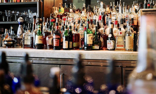 Κορονοϊός: «Καμπάνα» 15.000 ευρώ σε μπαρ των Σερρών 