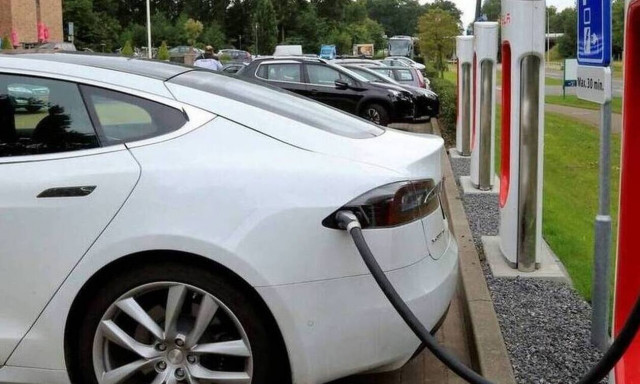 Ηλεκτροκίνηση: Πότε ξεκινούν οι αιτήσεις - Βήμα-βήμα η διαδικασία 