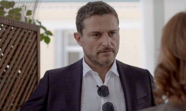 Ο Καραμίχος επέστρεψε στην Ελλάδα και θα τον δούμε στην tv