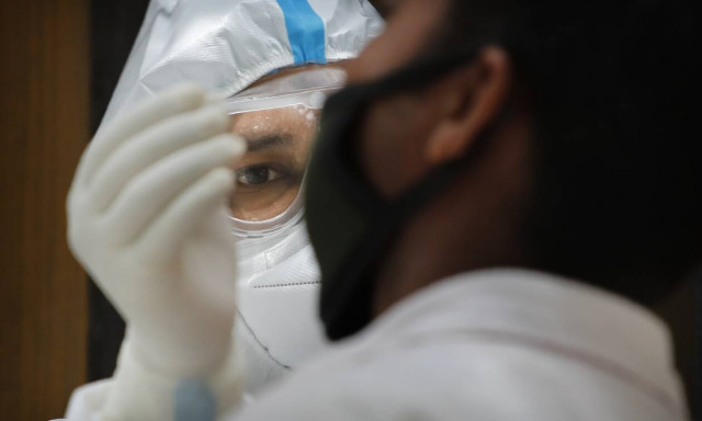 Στο έλεος του κορονοϊού η υφήλιος - Πάνω από 800.000 θάνατοι και 23 εκατ. κρούσματα