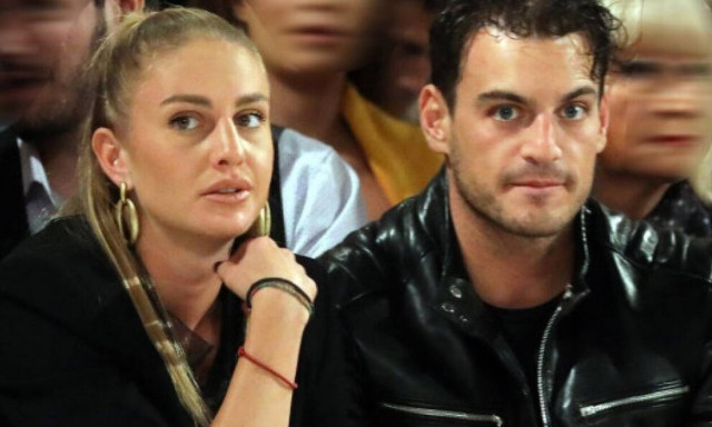 Κατερίνα Δαλάκα – Δημήτρης Φιντιρίκος: Τα «καυτά» φιλιά στην παραλία (pics)