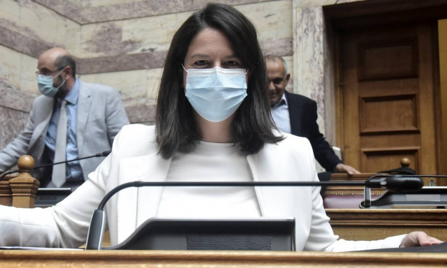 Κορονοϊός - Άνοιγμα σχολείων: Τι είπε η Κεραμέως για τους μαθητές ανά τμήμα 