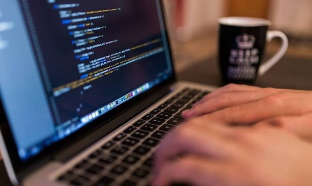 Τηλεργασία: Παράταση για τις ευπαθείς ομάδες - «Τσουχτερό» πρόστιμο στους εργοδότες που αρνηθούν