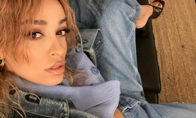 Ελένη Φουρέιρα: Έχεις δει τις αδερφές της; Θα πάθεις... πλάκα!