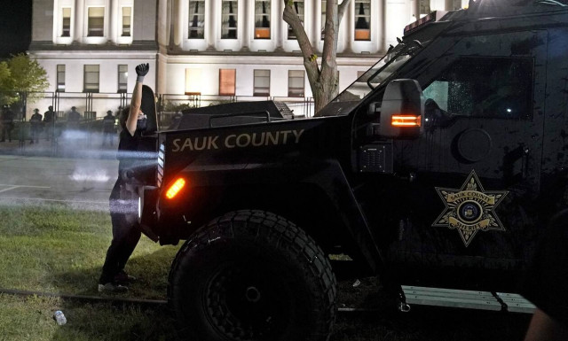 ΗΠΑ: Συνελήφθη 17χρονος για τους θανάσιμους πυροβολισμούς στο Ουισκόνσιν