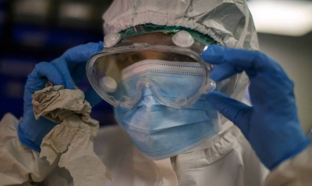 Κορoνοϊός: Ο χειρότερος μήνας ο Αύγουστος - Συναγερμός σε Αθήνα και Θεσσαλονίκη