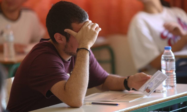 Πανελλήνιες - Βάσεις 2020: Πτώση στις περισσότερες σχολές -  Πότε ανακοινώνονται