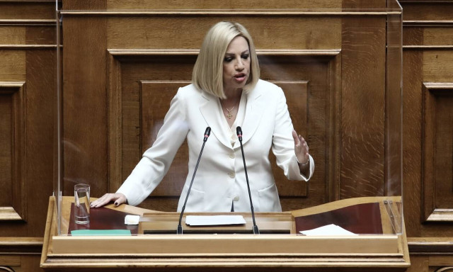 Προ ημερησίας διάταξης συζήτηση για τα προβλήματα της πανδημίας ζητά η Γεννηματά