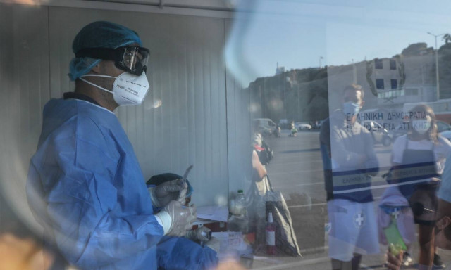 Κορονοϊός: Συναγερμός για την αύξηση των κρουσμάτων – Το αρνητικό ρεκόρ και οι φόβοι