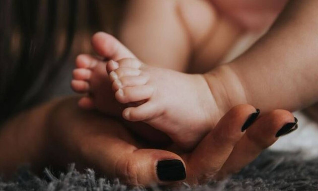 «Παράθυρο» για σύνταξη έως και 12 χρόνια νωρίτερα για 15.000 μητέρες με ανήλικο τέκνο