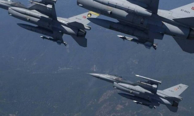 Εντυπωσιακές εικόνες από την τετραμερή αεροναυτική άσκηση Κύπρου, Ελλάδας, Γαλλίας και Ιταλίας (vid)