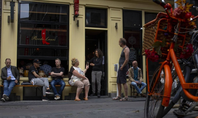 Κορονοϊός: Το Άμστερνταμ καταργεί την υποχρεωτική χρήση μάσκας στους δημόσιους χώρους 