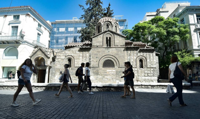 Κορονοϊός: Στα «κόκκινα» η Αττική με τριψήφια κρούσματα – Ο μεγάλος κίνδυνος των σιωπηλών φορέων