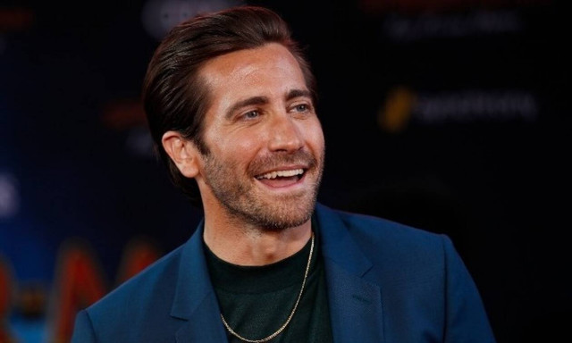 O Τζέικ Τζίλενχαλ θα υποδυθεί τον μυθομανή συγγραφέα Νταν Μάλορι