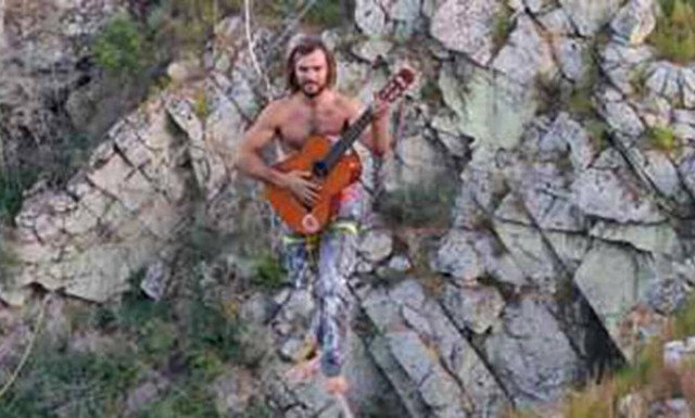 Θα σου κοπεί η χολή όταν δεις τι κάνει αυτός ο τύπος! (vid)