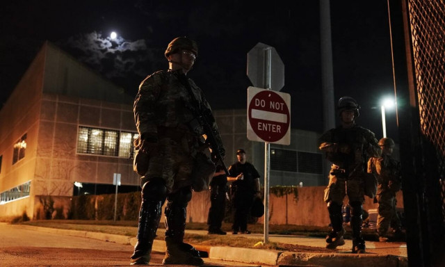 ΗΠΑ: «Ήταν σε αυτοάμυνα» ο 17χρονος που σκότωσε δύο διαδηλωτές, λέει ο δικηγόρος του