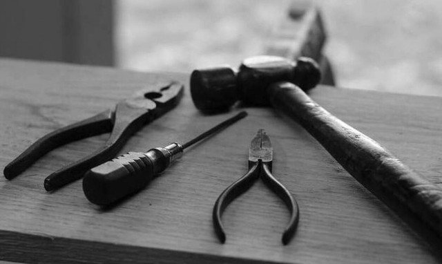 Άγριο έγκλημα: Σκότωσε ανήλικα αδέρφια με σφυρί και μαχαίρι