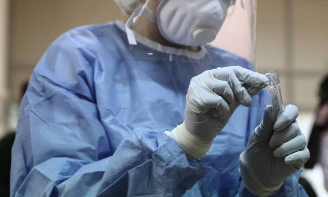 Ρωσία - κορονοϊός: Εμβολιασμοί των ομάδων υψηλού κινδύνου προς το τέλος του έτους