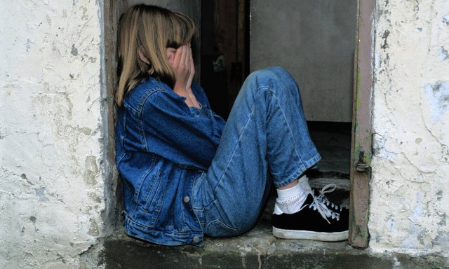 Πώς πρέπει να μιλάμε στα παιδιά για το θάνατο και το πένθος ανά ηλικία