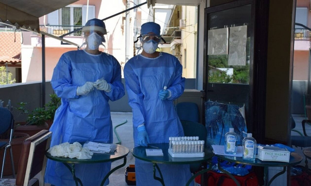 Κορονοϊός: Συναγερμός στο Μοσχάτο μετά από κρούσμα σε γηροκομείο - Κλιμάκιο του ΕΟΔΥ στη δομή 