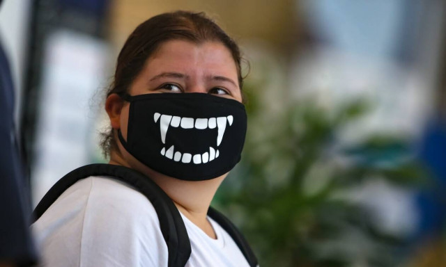 Κορονοϊός: Τι είναι οι μάσκες με… κουρκουμπίνη;