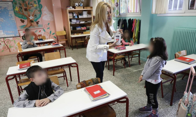 Άνοιγμα σχολείων: Γιατί η κυβέρνηση επιλέγει την 14η Σεπτεμβρίου – «Στοίχημα» η μάσκα