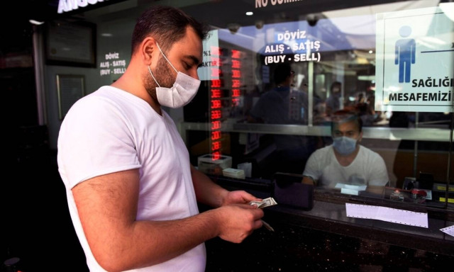 Κακά μαντάτα για Ερντογάν: Ένα βήμα πριν καταρρεύσει η τουρκική οικονομία