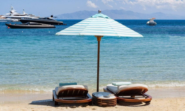 Two popular beach bars on Mykonos close after multiple COVID-19 cases detected 