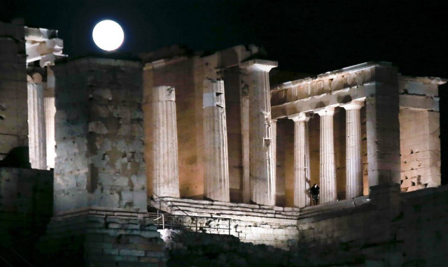 Μαγεία: Η πρώτη πανσέληνος του φθινοπώρου στον αττικό ουρανό