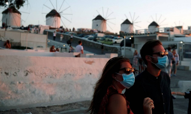 Μύκονος: Τα κρούσματα έφεραν το λουκέτο σε Nammos και Σκορπιό - Συνεχίζεται η ιχνηλάτηση