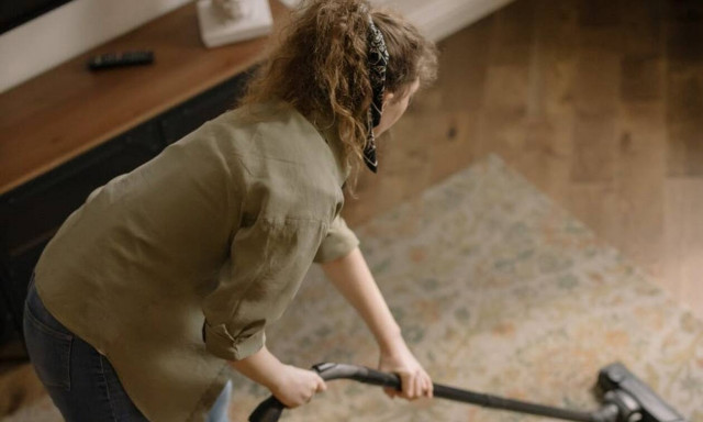 Έχεις νεύρα; Άρπαξε ένα ξεσκονόπανο ή μια σφουγγαρίστρα 