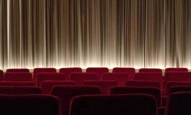 Κορονοϊός: Συγκλονίζει πασίγνωστη ηθοποιός που νόσησε - «Πρόκειται για ένα κτήνος» 