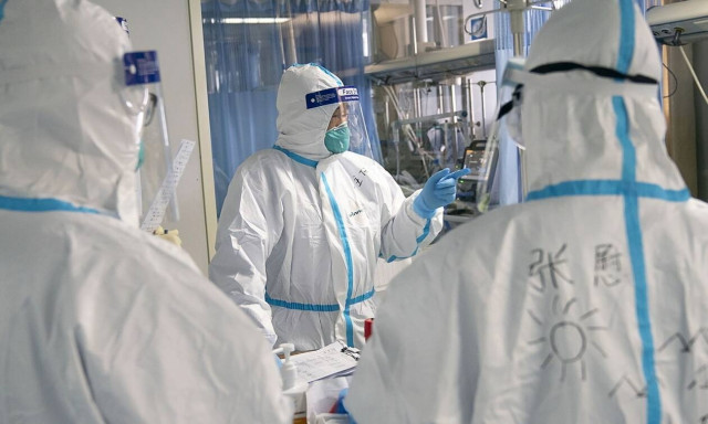 Κορονοϊός: 7.000 επαγγελματίες της υγείας έχουν χάσει τη ζωή τους από COVID-19