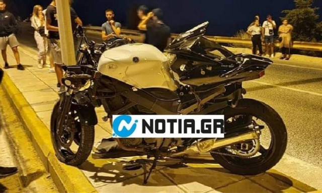 Κόντρες «θανάτου» στην Βουλιαγμένη - Παραλίγο να σκοτωθεί οδηγός μηχανής