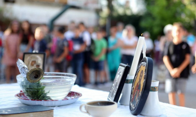 Ανοίγουν τα σχολεία: Με το πρώτο κουδούνι ο αγιασμός