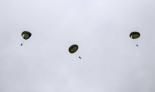 Θρήνος στις Ένοπλες Δυνάμεις: Αυτός είναι ο αλεξιπτωτιστής που σκοτώθηκε στα Μέγαρα