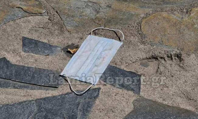 Λαμία: Πήρε τη μάσκα από τα σκουπίδια και τη φόρεσε για να μπει στο λεωφορείο