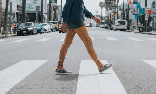 Τελικά, πρέπει να κάνουμε 10.000 βήματα ημερησίως ή όχι;