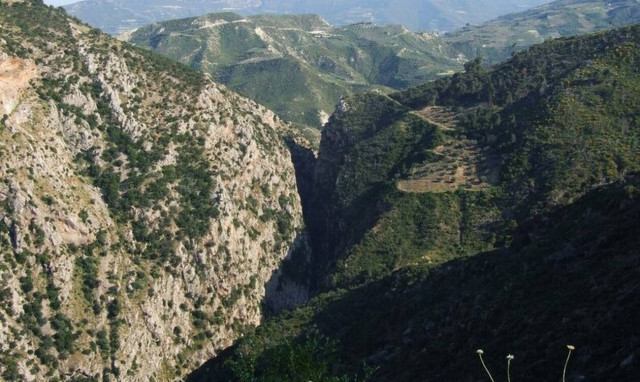 Ξυλόκαστρο: Επιχείηση διάσωσης 8 ατόμων σε φαράγγι