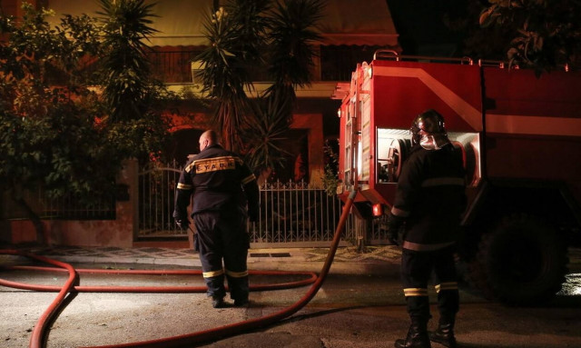 Αττική: Φωτιά διπλοκατοικία στο Περιστέρι