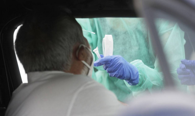 Κορονοϊός: Συγκρατημένη αισιοδοξία στην Ελλάδα! Μάσκα και μέτρα ρίχνουν συνεχώς τα κρούσματα