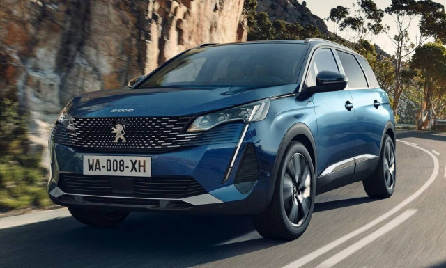 5008: H Peugeot ανανεώνει και το μεγάλο SUV της
