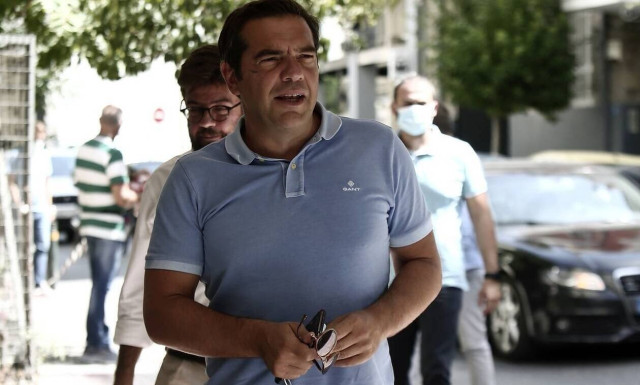 Tsipras: «Government daily demolishing instead of building»